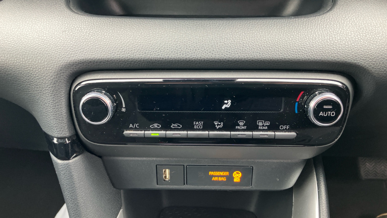 Toyota Yaris 1.5 Hybrid Design 5dr CVT Hybrid Hatchback